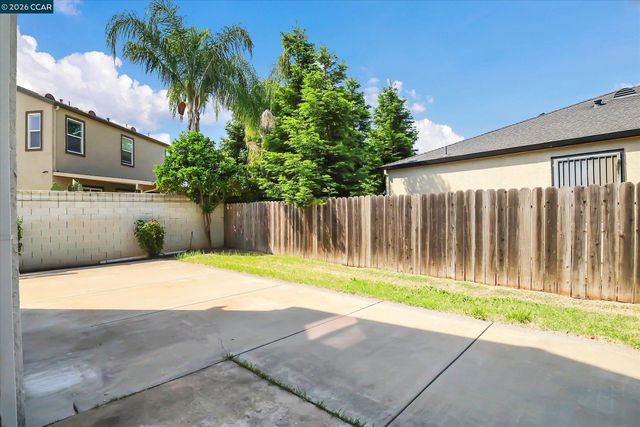 2060 Shady Forest Way, Stockton, CA 95205