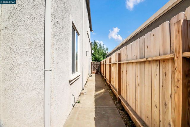 2060 Shady Forest Way, Stockton, CA 95205