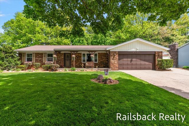 6584 Wahlfield Avenue Nw, Alpine Twp, MI 49321