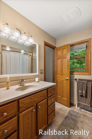 6584 Wahlfield Avenue Nw, Alpine Twp, MI 49321