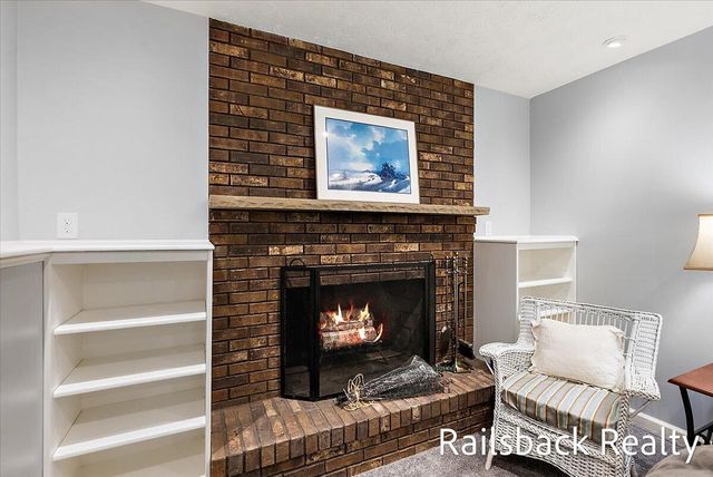 6584 Wahlfield Avenue Nw, Alpine Twp, MI 49321