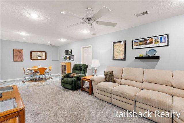6584 Wahlfield Avenue Nw, Alpine Twp, MI 49321