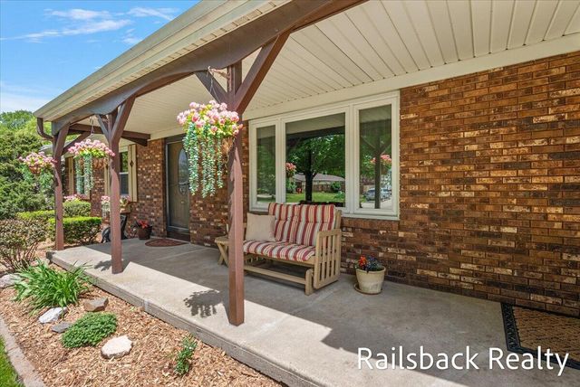 6584 Wahlfield Avenue Nw, Alpine Twp, MI 49321