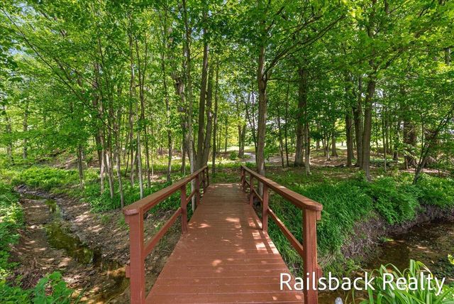 6584 Wahlfield Avenue Nw, Alpine Twp, MI 49321