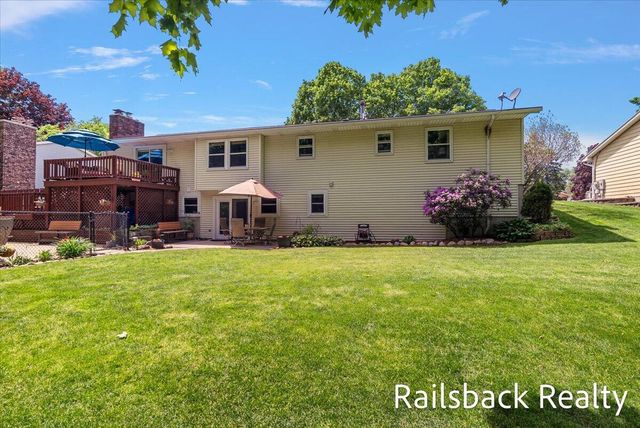 6584 Wahlfield Avenue Nw, Alpine Twp, MI 49321