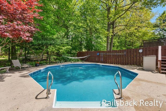 6584 Wahlfield Avenue Nw, Alpine Twp, MI 49321