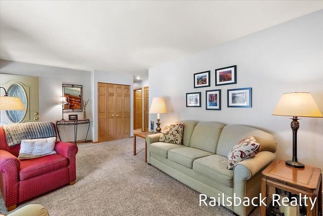 6584 Wahlfield Avenue Nw, Alpine Twp, MI 49321