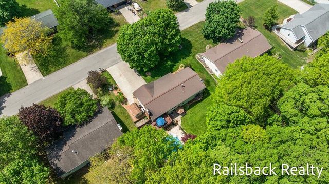 6584 Wahlfield Avenue Nw, Alpine Twp, MI 49321