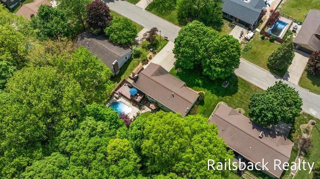 6584 Wahlfield Avenue Nw, Alpine Twp, MI 49321