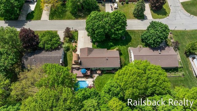 6584 Wahlfield Avenue Nw, Alpine Twp, MI 49321