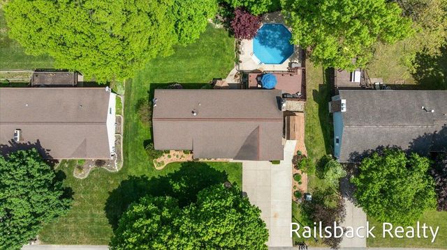 6584 Wahlfield Avenue Nw, Alpine Twp, MI 49321