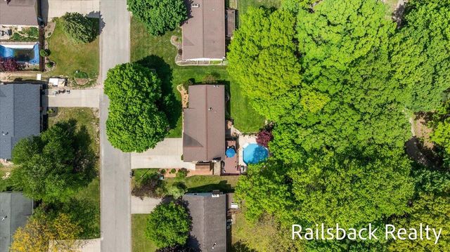 6584 Wahlfield Avenue Nw, Alpine Twp, MI 49321