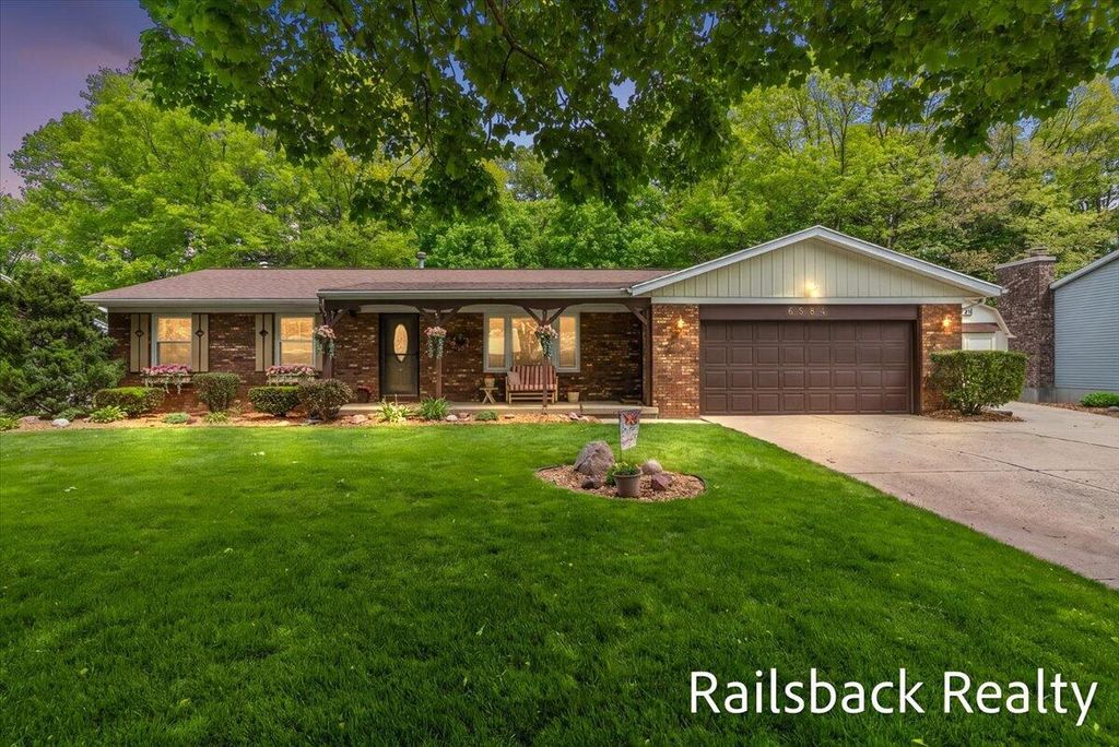 6584 Wahlfield Avenue Nw, Alpine Twp, MI 49321