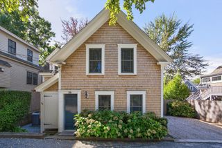 26 Cottage Street, Provincetown, MA 02657