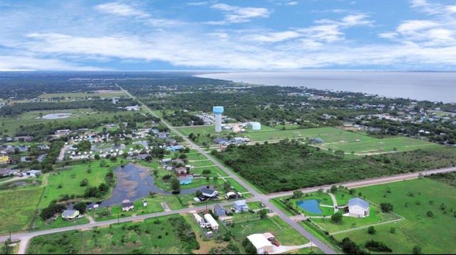 19 Cindy Palmer Lane, Dickinson, TX 77539
