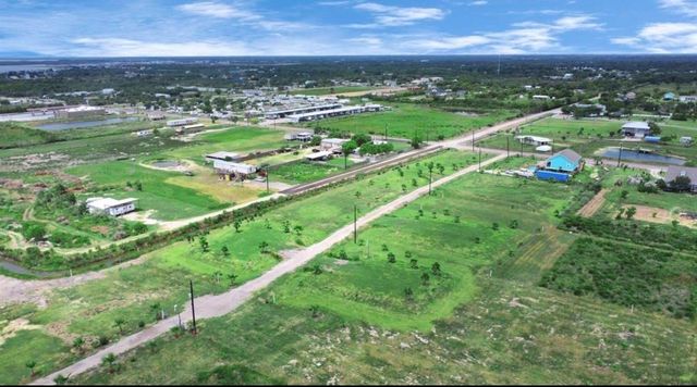 19 Cindy Palmer Lane, Dickinson, TX 77539