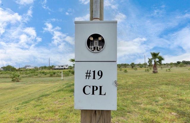19 Cindy Palmer Lane, Dickinson, TX 77539