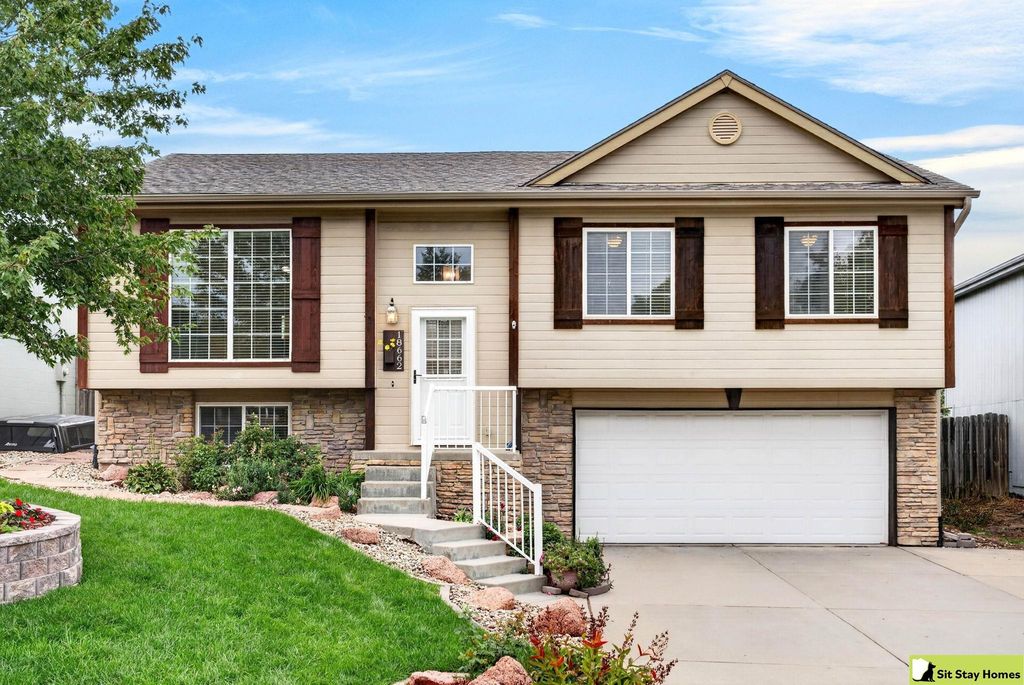 18662 Borman Street, Omaha, NE 68135