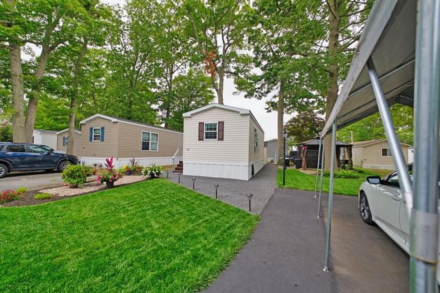 533 Forest Park, Middletown, RI 02842