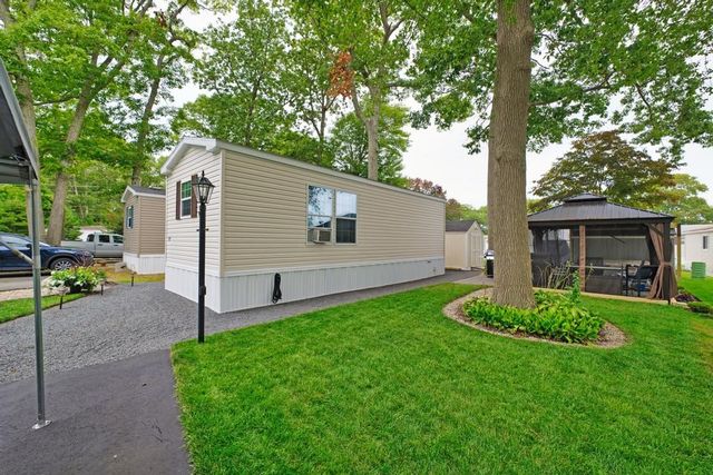 533 Forest Park, Middletown, RI 02842