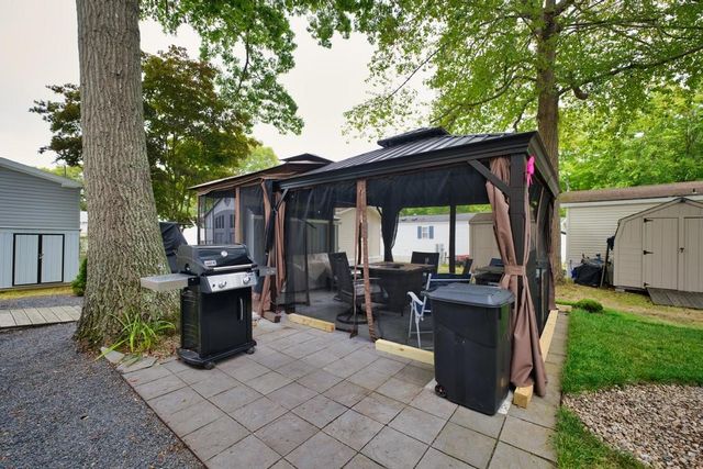 533 Forest Park, Middletown, RI 02842