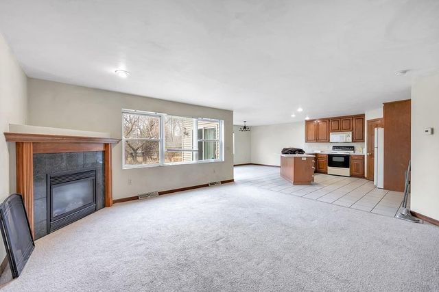 713 EDGE POINT COURT, De Pere, WI 54115