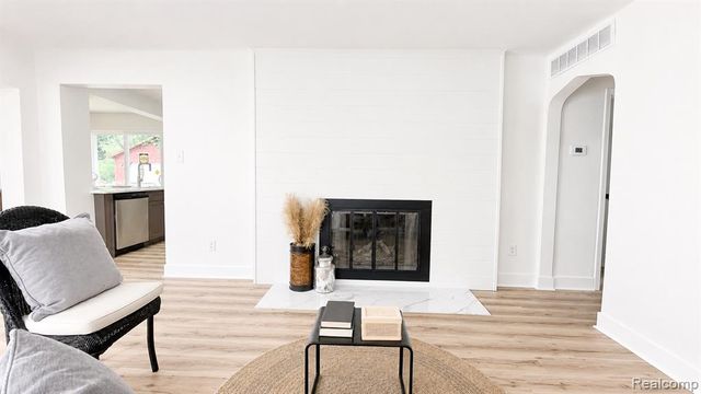 21063 Mada Avenue, Southfield, MI 48075