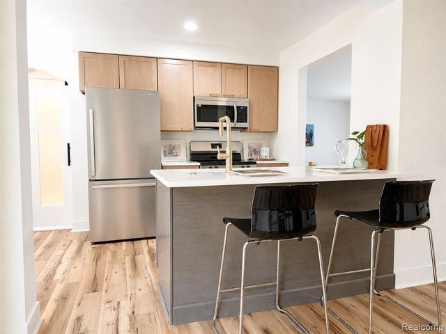 21063 Mada Avenue, Southfield, MI 48075