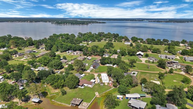123 Cedar Bend Drive, Trinidad, TX 75163