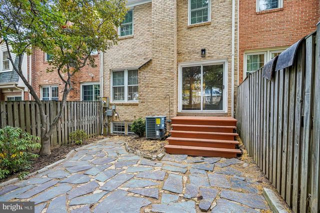 7422 CHUMMLEY CT, Falls Church, VA 22043