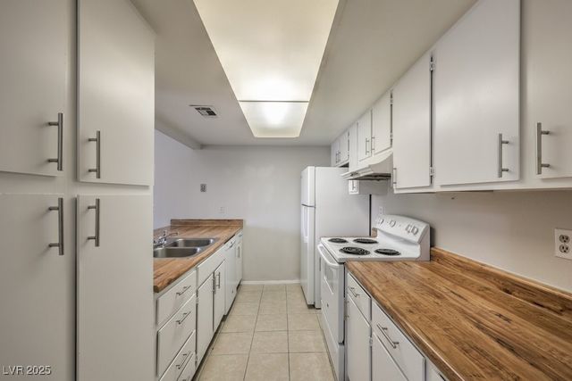 2981 Country Manor Lane 122, Las Vegas, NV 89115