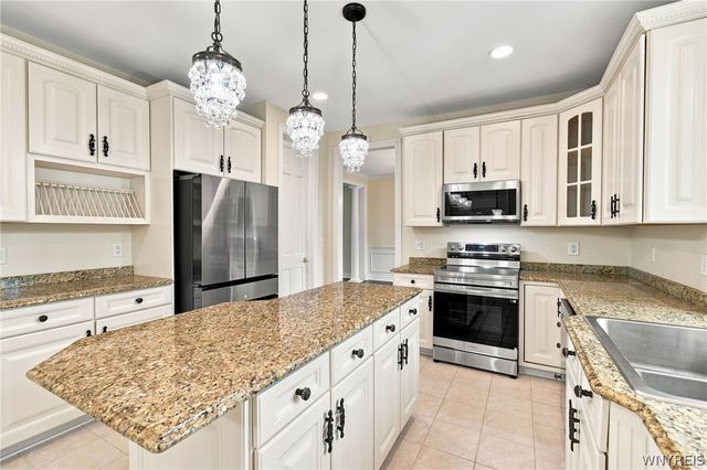 8817 Stonebriar Drive, Clarence, NY 14032