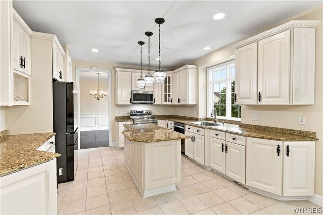 8817 Stonebriar Drive, Clarence, NY 14032