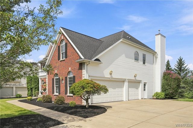 8817 Stonebriar Drive, Clarence, NY 14032