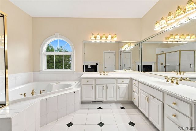 8817 Stonebriar Drive, Clarence, NY 14032