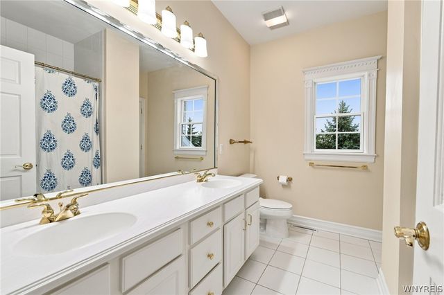 8817 Stonebriar Drive, Clarence, NY 14032