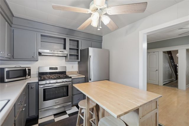 511 Mckinley Ave, East Vandergrift, PA 15629