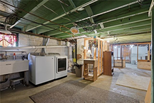 511 Mckinley Ave, East Vandergrift, PA 15629