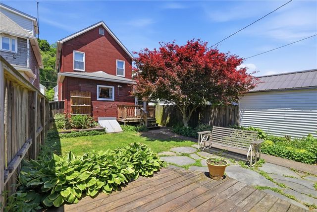 511 Mckinley Ave, East Vandergrift, PA 15629