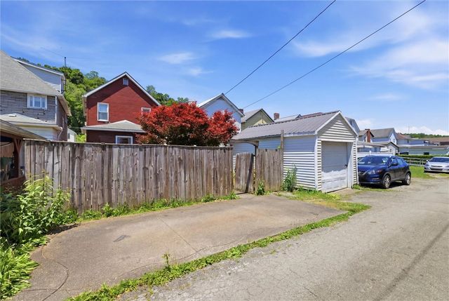 511 Mckinley Ave, East Vandergrift, PA 15629