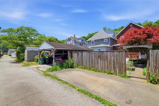 511 Mckinley Ave, East Vandergrift, PA 15629
