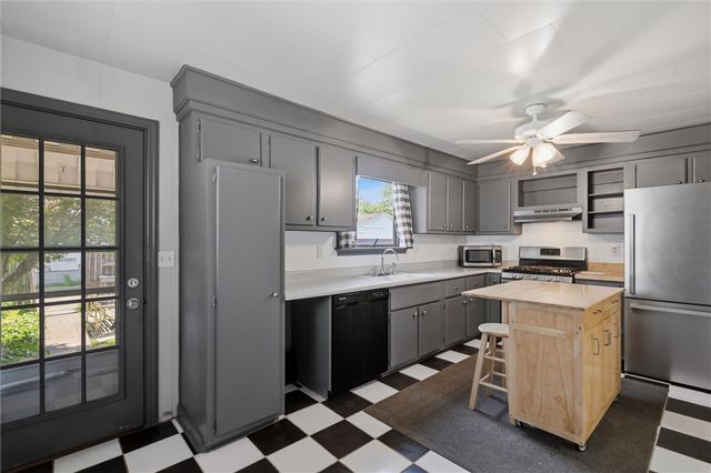511 Mckinley Ave, East Vandergrift, PA 15629