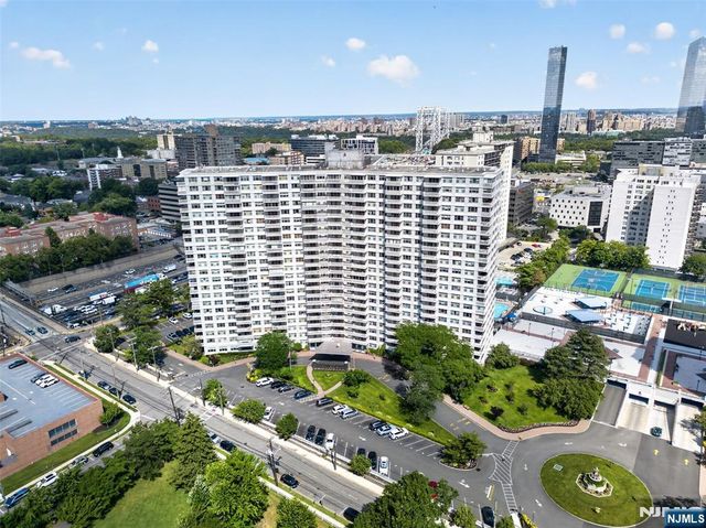 2100 Linwood Avenue 19B, Fort Lee, NJ 07024