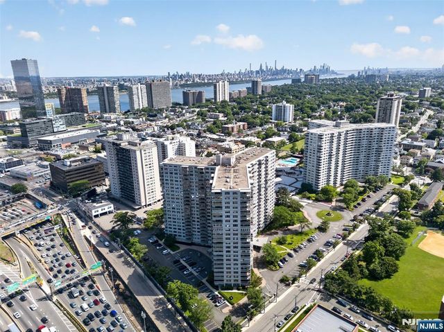 2100 Linwood Avenue 19B, Fort Lee, NJ 07024