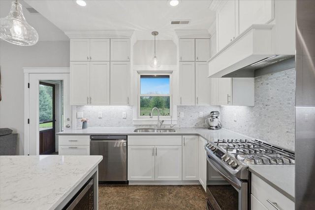 984 152nd Avenue, New Richmond, WI 54017