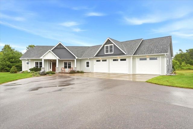 984 152nd Avenue, New Richmond, WI 54017