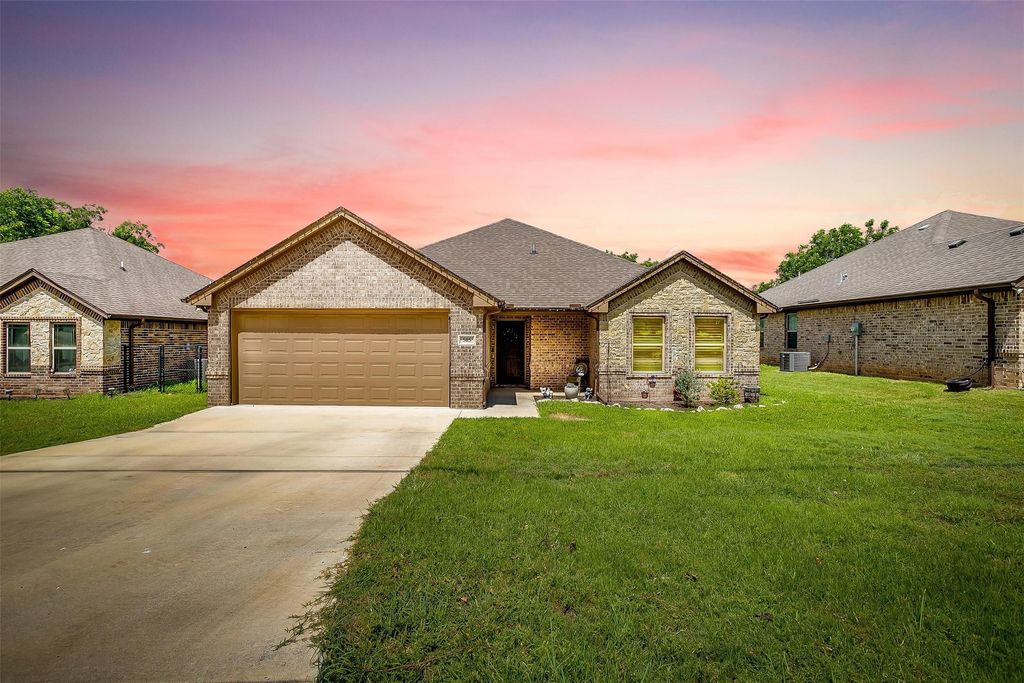 505 N Avenue E, Springtown, TX 76082