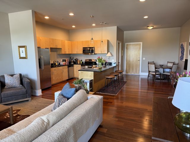 2201 8th Ave S Apt 406, Nashville, TN 37204