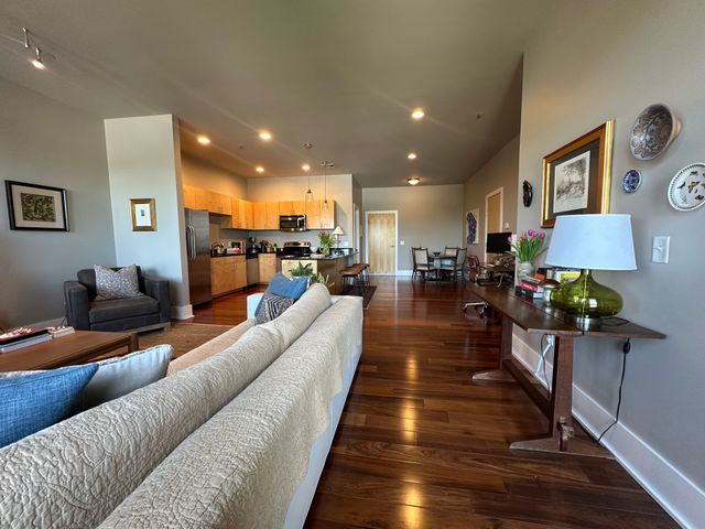 2201 8th Ave S Apt 406, Nashville, TN 37204