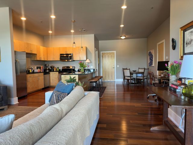2201 8th Ave S Apt 406, Nashville, TN 37204